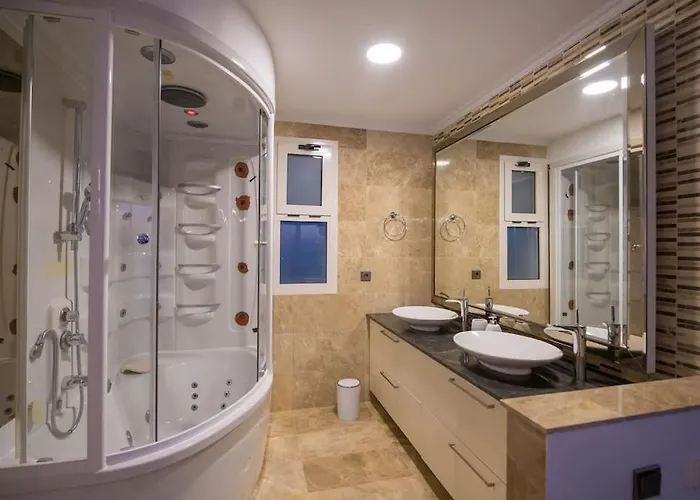 Front Super Boss 2 Villa *